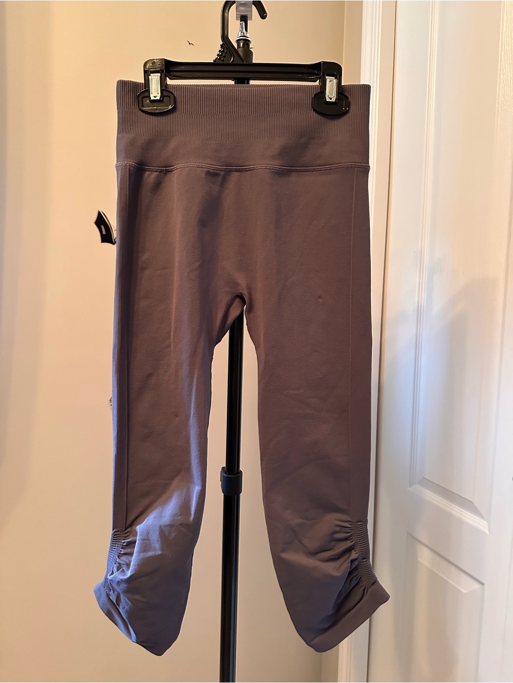 Lululemon Dusty Purple Cropped Leggings sz 4